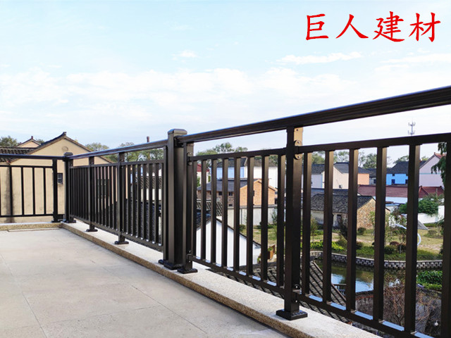廣東鋅鋼護欄廠家——推薦【巨人建材】，專業(yè)護欄廠家，沒有經(jīng)銷商賺差價