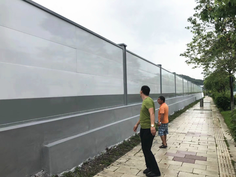 【巨人】深圳新型地鐵圍擋，裝配式烤漆圍擋廠家